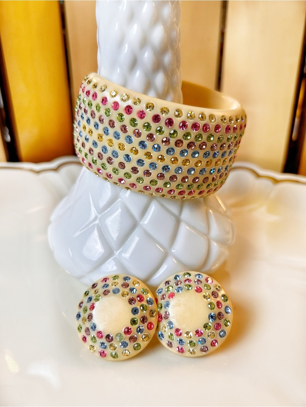 VTG Unsigned Weiss Cream Thermoset Rhinestone Clamper Bracelet Pierced Earrings
